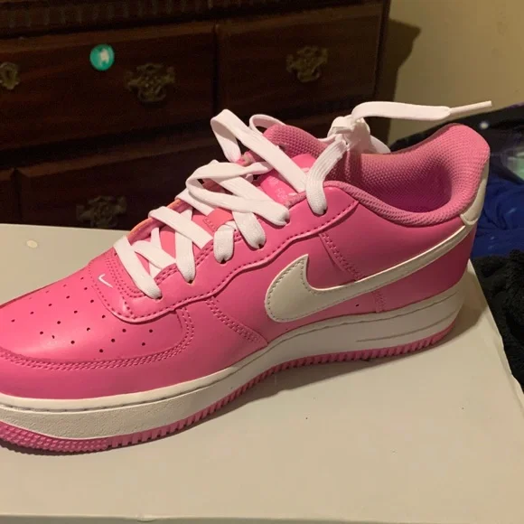 Nike Air Force 1 in Pink and White - Picture 3 of 7